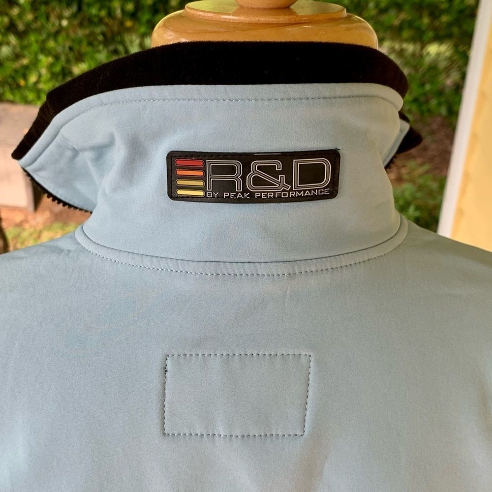 Peak Performance R & D Soft Shell Jacket. Large - Picture 6 of 10